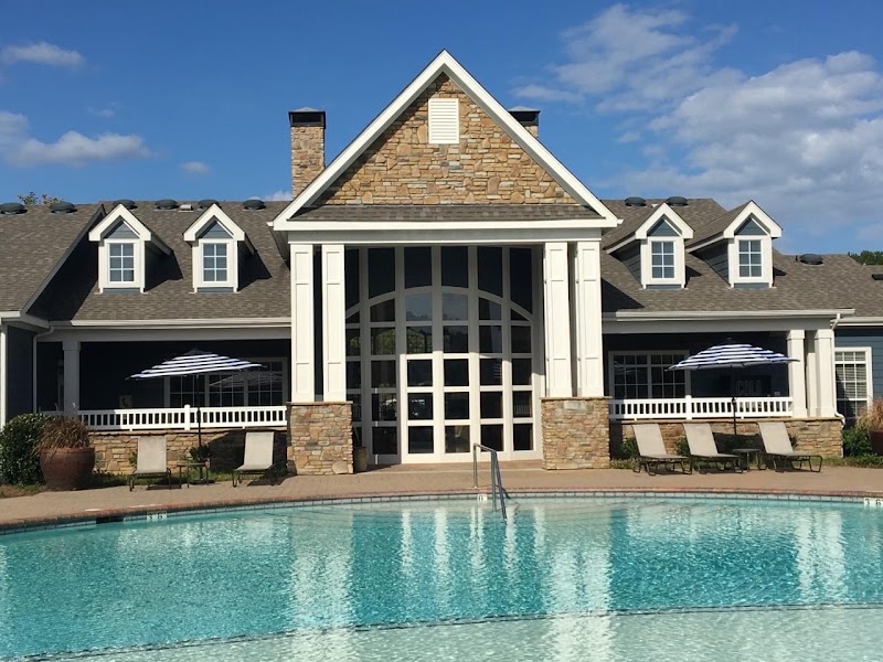 Summer Lake Apartments